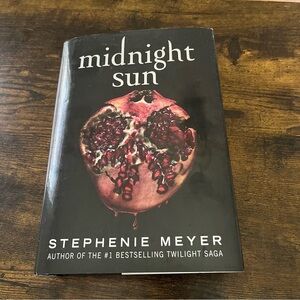 Midnight Sun Hard Cover By Stephanie Meyer- The Twilight Saga N1